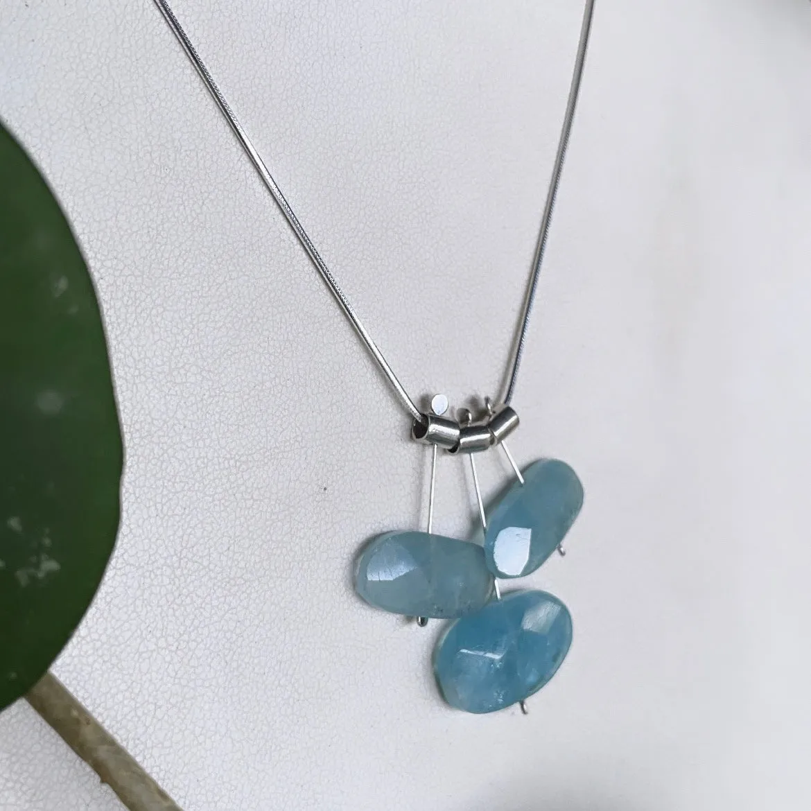 3 petal pivot aquamarines necklace