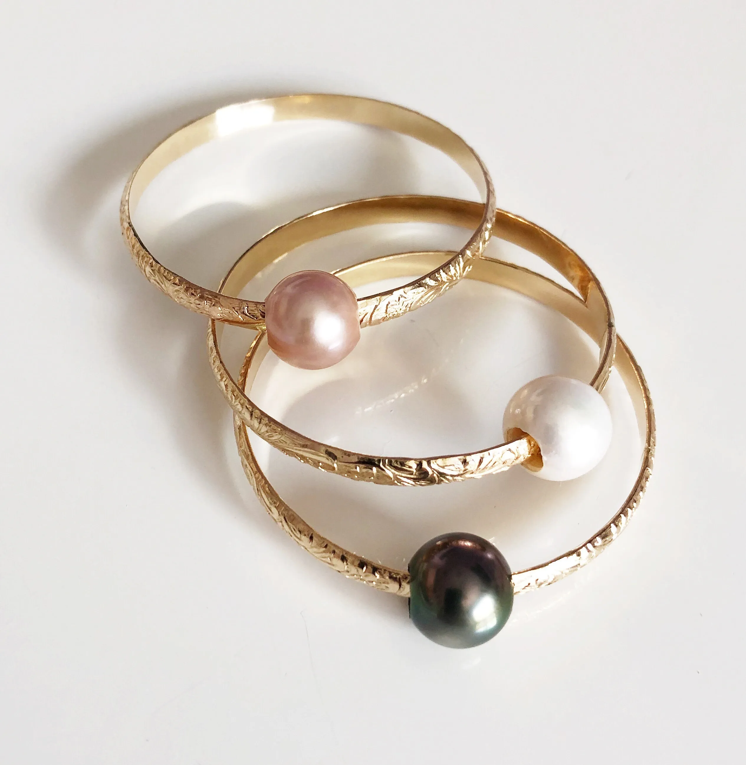 Bangle GIGI- white fresh water pearl (B409)