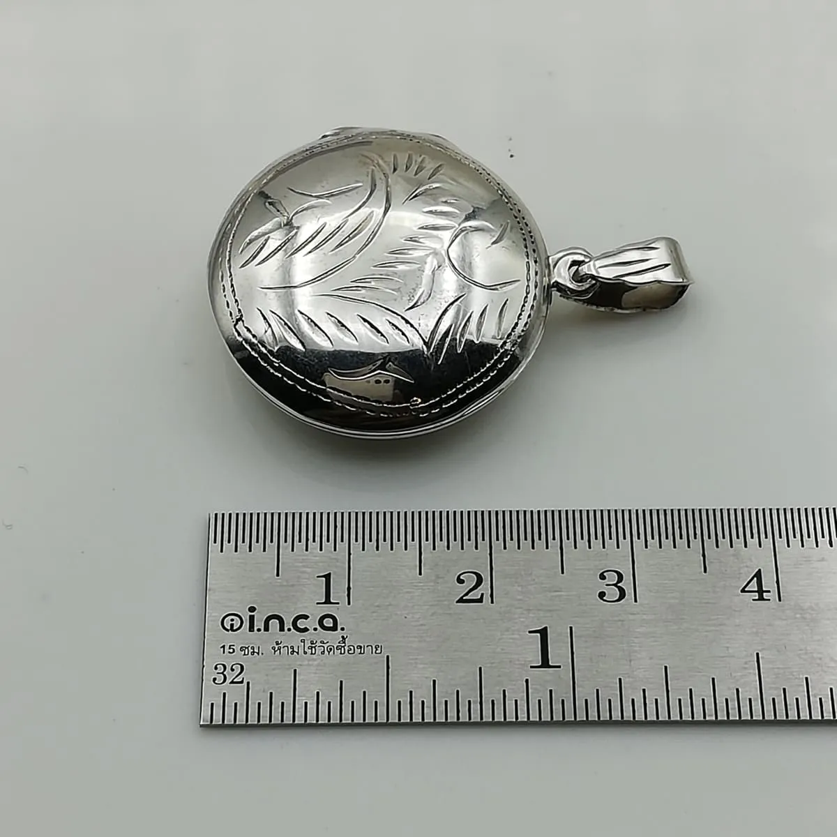 Engraved silver locket pendant -  Sterling silver pendant - Memorabilia and photo silver locket - Silver charm necklace - PD41