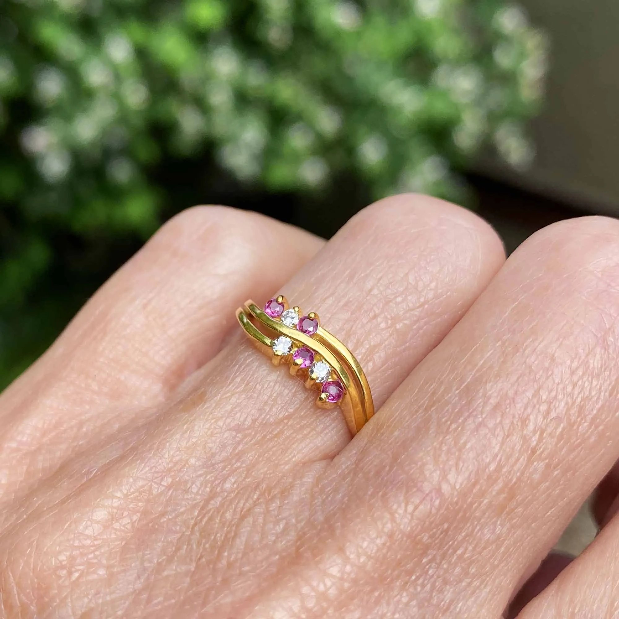 Vintage 18K Gold Diamond Ruby Wave Ring Band